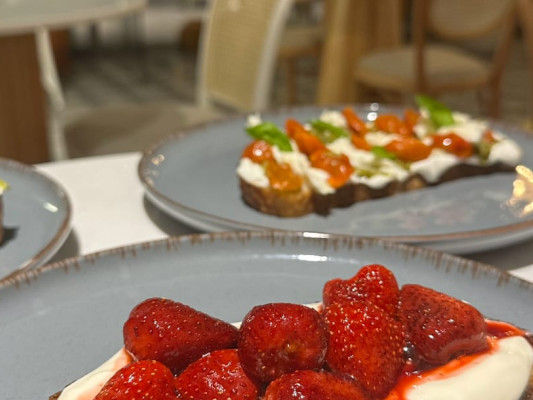 Çilek Bruschetta